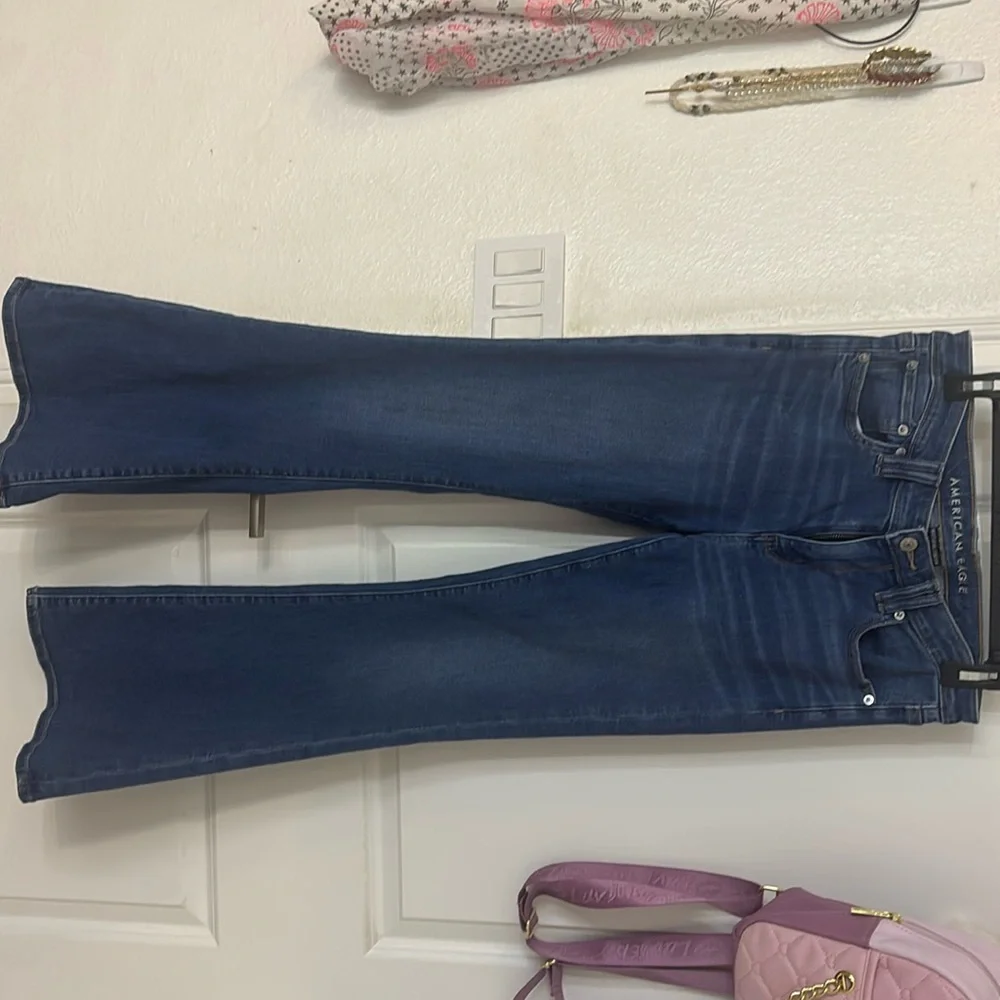 american eagle, low rise, size 6 regular flared jean. - Picture 1 of 3
